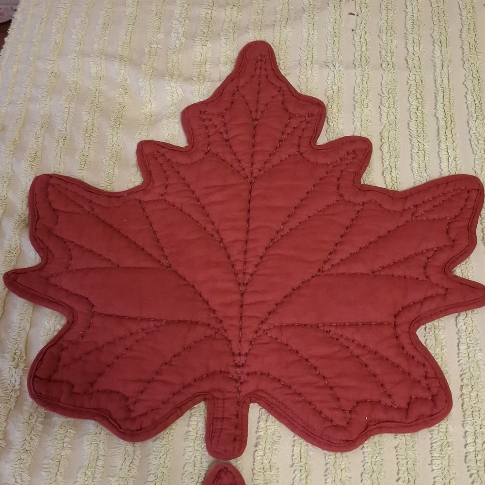 Leaf placemats, set of (4) in rust. Polyester with cotton fill. 15 1/2" X 16". - Picture 3 of 6